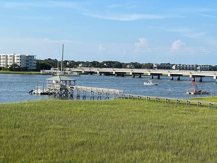 Vacation rental for 7 people, with balcony and pool in Folly Beach