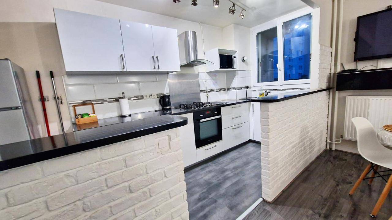 Appartement entier, Two-Bedroom Apartment in Chilly-Mazarin, Essonne