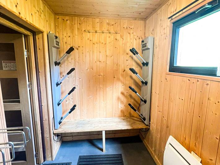 Gîte pour 14 personnes, avec terrasse dans Super Besse - 2