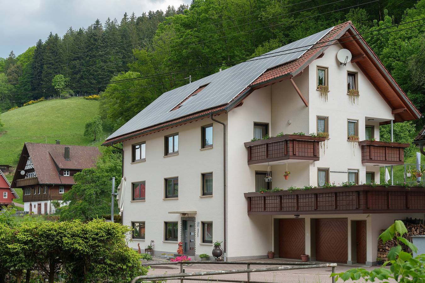 Gästehaus Gerda: Doppelzimmer 2 mit Bergblick, privatem Balkon und Wi-Fi in Bad Peterstal-Griesbach, Mittlerer Schwarzwald
