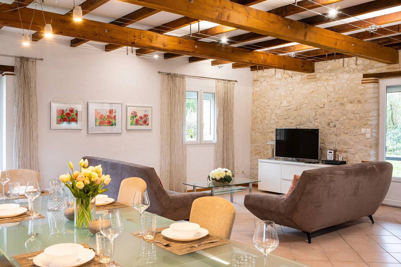 Gîte 'Cœur des Ondes - Coquelicot' avec terrasse privée et jardin commun in Saint-Georges, Région de Villeneuve-sur-Lot