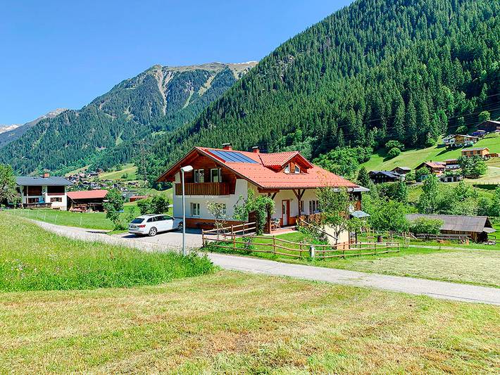 Ferienhaus für 10 Personen, mit Balkon und Terrasse sowie Ausblick in Gaschurn und Umgebung - 2
