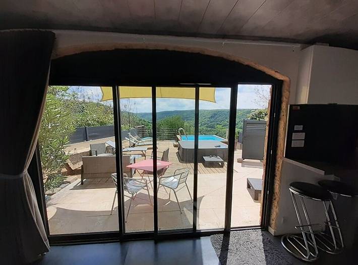 Gîte pour 2 personnes, avec jardin et jacuzzi ainsi que piscine et terrasse, animaux acceptés dans l' Aveyron - 4