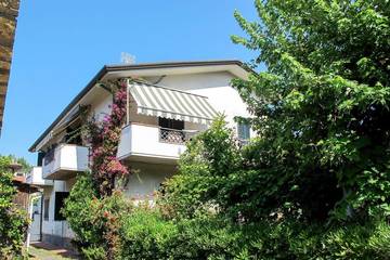 Ferienwohnung für 4 Personen, mit Garten in Marina di Massa