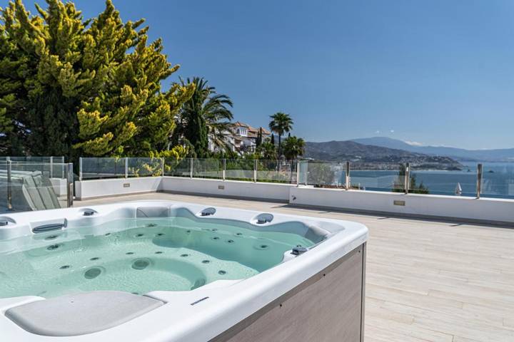 Chalet para 8 personas, con jardín además de jacuzzi y piscina en Costa Tropical - 4
