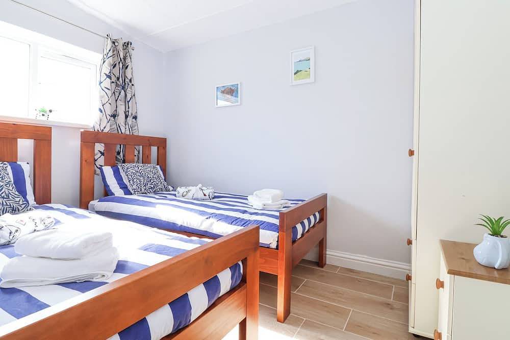 Atlantic Escape, pet friendly, with pool in Widemouth Bay in Widemouth Bay, Pentire Point - Widemouth