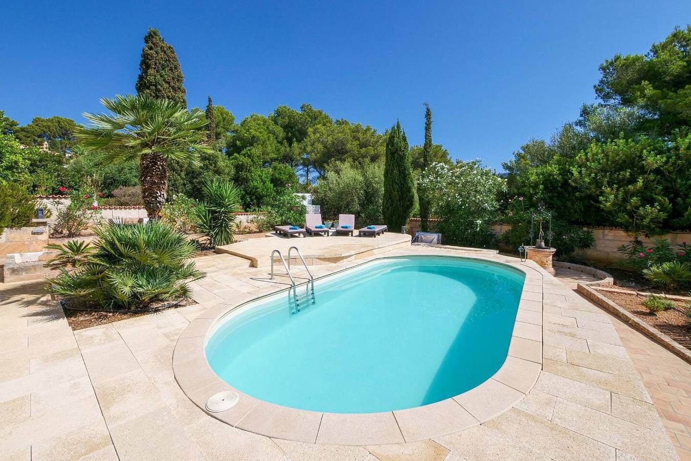 Villa Albatros near the Beach, with Sea View, Garden, Wi-Fi and A/C in Costa de Canyamel, Capdepera