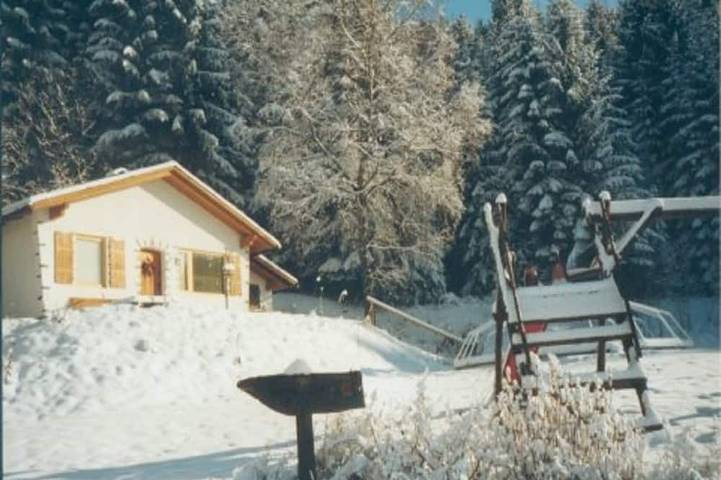 Location de vacances pour 4 personnes, avec Terrasse ainsi que Jardin et Piscine dans Eberstein