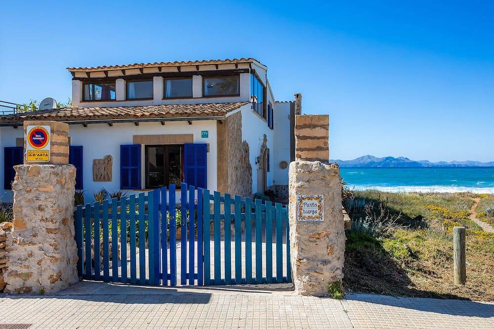 Casa de vacaciones 'Punta Llarga Mhm' con vistas al mar, Wi-Fi y aire acondicionado in Colònia de Sant Pere, Artà