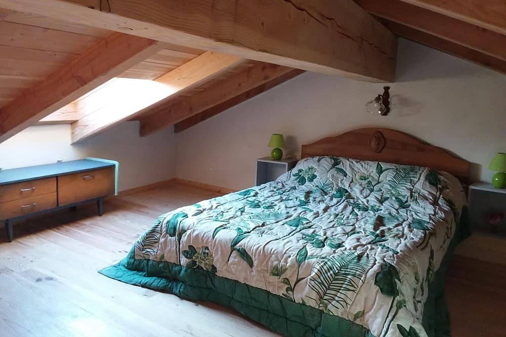 Loft de charme avec mezzanine, 3 étoiles. in Saint-Jean-Chambre, Parc naturel régional des Monts d'Ardèche