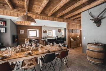 Gîte pour 12 personnes, avec sauna ainsi que terrasse et jardin, animaux acceptés à Bois-d'Amont