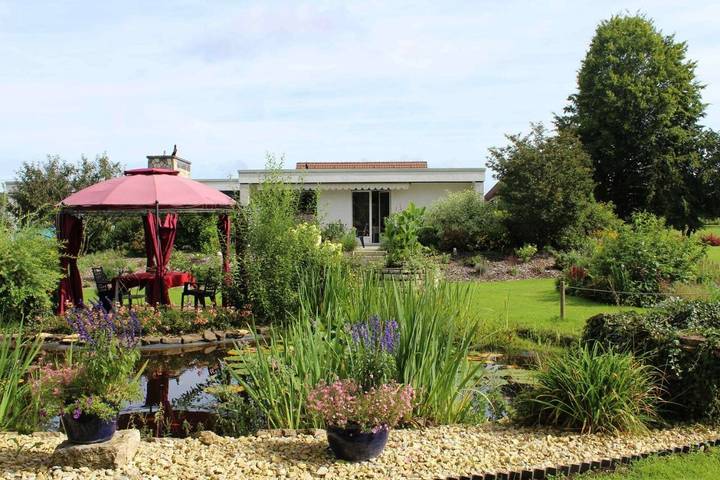 Chambre d’hôte pour 2 personnes, avec terrasse ainsi que vue et jardin dans Canton du Jura