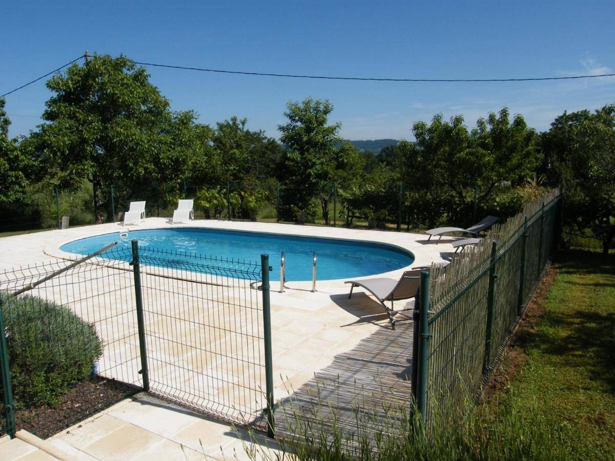 Four-Bedroom Holiday Home in Brignac-la-Plaine, Région de Brive-la-Gaillarde