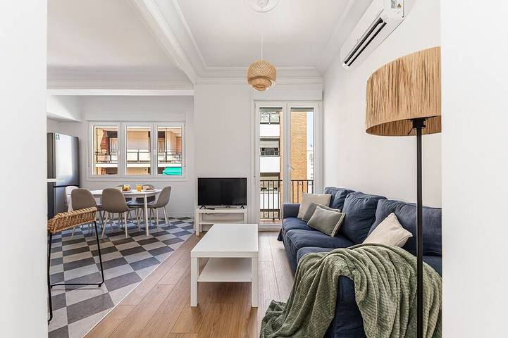 Bed & breakfast for 2 people in Madrid