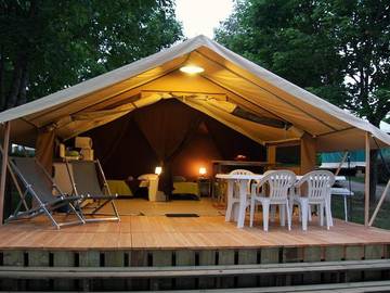 Camping pour 4 Personnes dans Thégra, Parc Naturel Régional des Causses du Quercy, Photo 1