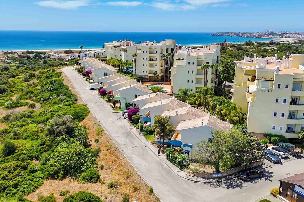 Cozy quiet cottage at the Meia Praia beach, close to the village of Lagos in Lagos, Faro Distrikt