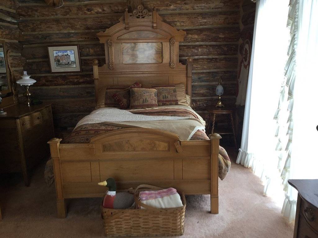 Rustikales Blockhaus am 3 Elk Creek mit Blick auf die Collegiate Range in Americus (CO), Chaffee County
