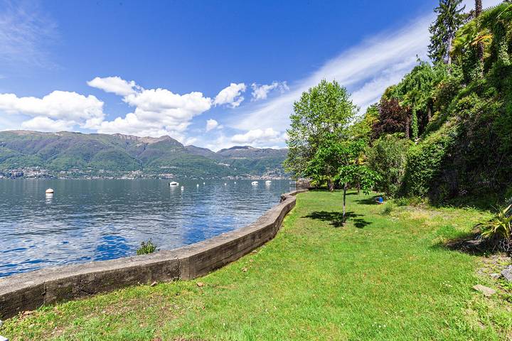 Ferienwohnung für 4 Personen, mit Terrasse und Garten sowie Seeblick und Ausblick in Lago Maggiore (Lombardei)