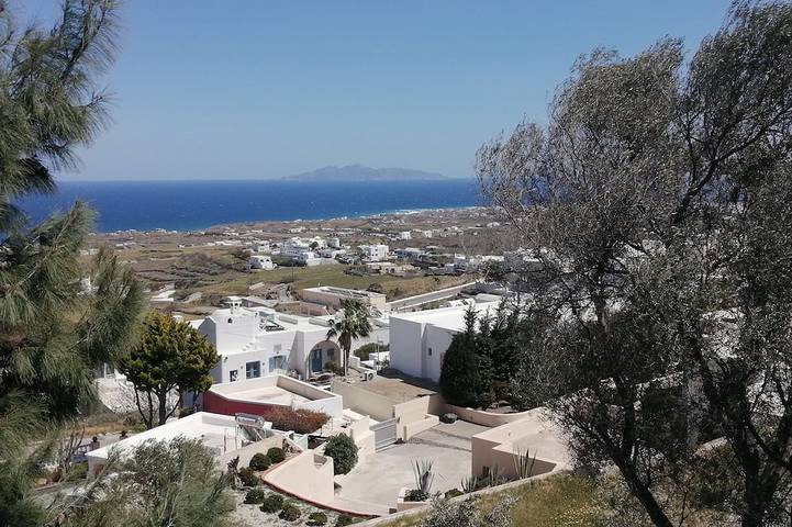 Apartment for 2 people, with balcony, with pets in Thera