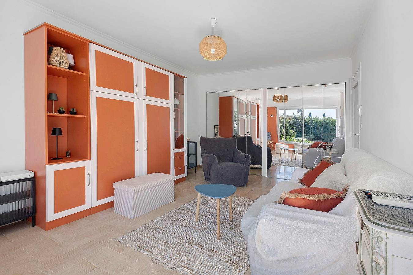 Geheel appartement, Antibes la Louisiane 2-kamer appartement met tuin, zwembad, tennis en parking in Antibes, Middellandse Zeekust (Frankrijk)