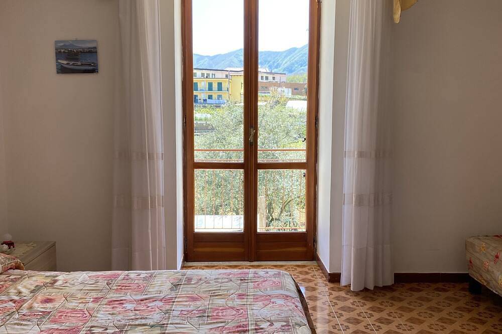 Apartamento entero, Casa Antonia-in a strategic area to visit the main attractions of Naples in Pimonte, Montes Lattari