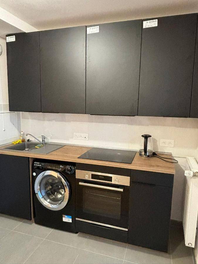 Appartement de vacances entier, Studio with Terrace in Nanterre, Hauts-de-Seine