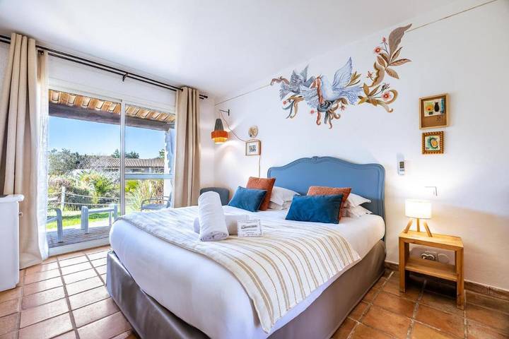 Hôtel pour 3 personnes, avec jardin et piscine dans Bac du sauvage - 2