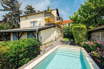 Ferienhaus für 6 Personen, mit Terrasse und Garten sowie Pool in Balatonalmadi