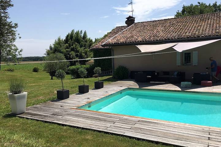 Maison de vacances pour 9 personnes, avec jardin ainsi que jacuzzi et terrasse à Saubrigues