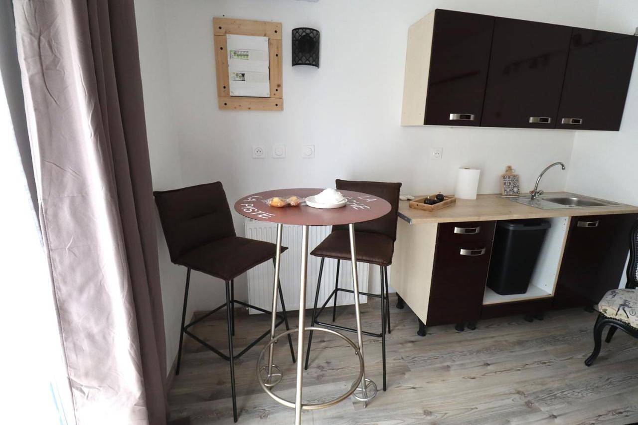 Appartement entier, Studio Lise Marion, calme,climatisé, parking privé in Longeault, Région de Dijon