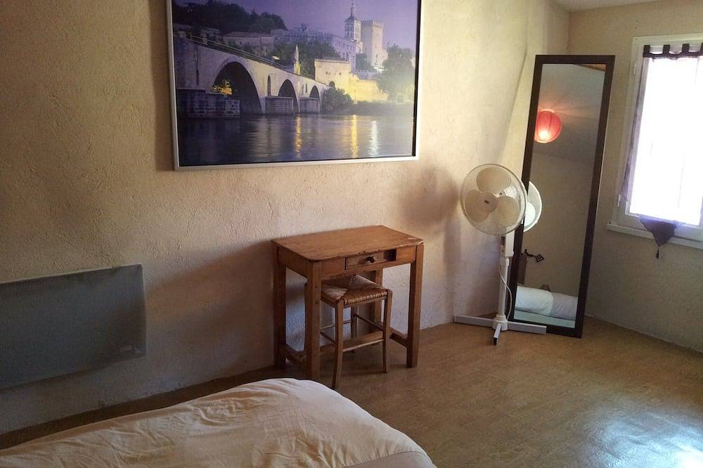 Appartement entier, Charmant appartement provençal, climatisé, à l'Isle sur la Sorgue 1 à 4 pers in L'Isle-sur-la-Sorgue, Vaucluse