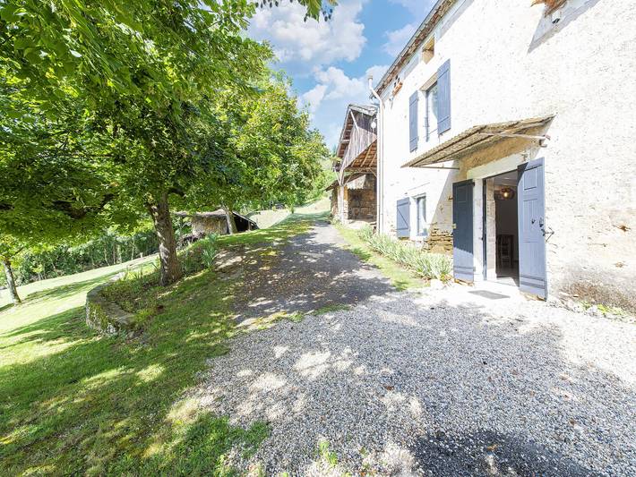 Location de vacances pour 4 personnes, avec Terrasse ainsi que Jardin et Piscine à Soturac