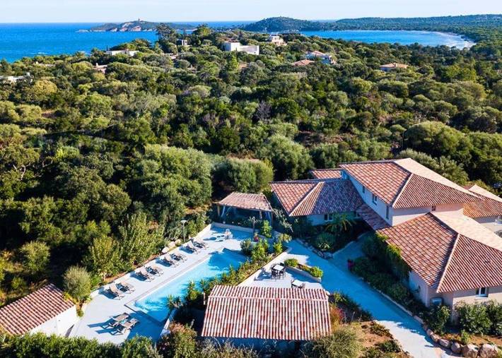 Appartement de vacances pour 4 personnes, avec piscine ainsi que terrasse et jardin