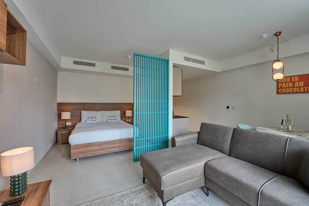 Geheel appartement, Modern Mercury Suites Apartment With Rooftop Pool in Paceville, San Giljan