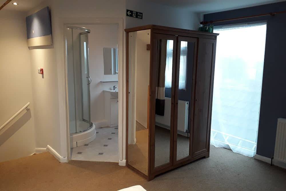 4 Bed period house with hot tub and great transport in London, South East England