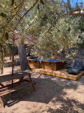 Gîte pour 4 personnes, avec vue ainsi que jardin et piscine, animaux acceptés à Pourrières