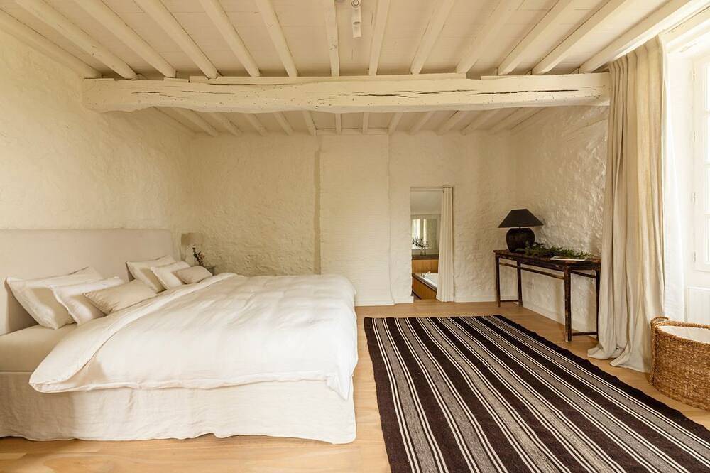 Mirandole - Eight Bedroom Villa, Sleeps 18 in Saint-Orens-Pouy-Petit, Gers