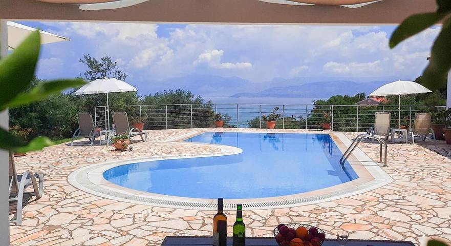 Διαμερίσματα διακοπών για 7 άτομα, με Μπαλκόνι και Ταράτσα καθώς και Κήπο και Πισίνα στον Άγιο Σπυρίδων