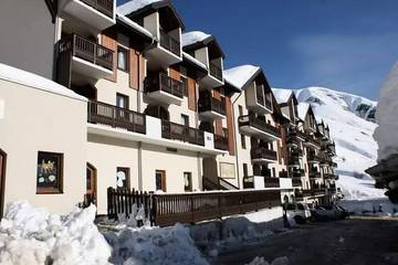 Gîte pour 4 personnes, avec piscine et terrasse dans Office De Tourisme De Saint Sorlin D Arves