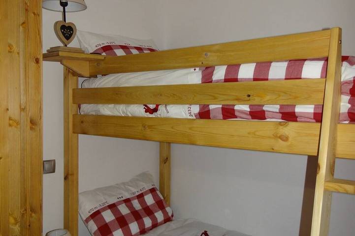 Entire apartment, Luxury Apartment for 6–8 People, Direct Access to the Slopes, South-Facing Pool, View of Mont Blanc in Villard-sur-Doron, Albertville region