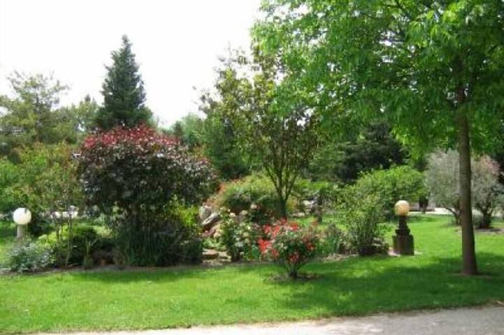 Gîte pour 4 personnes, avec jardin ainsi que piscine et jacuzzi, animaux acceptés