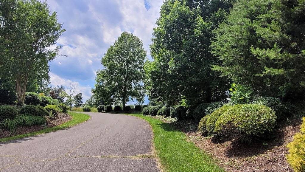 Moo Manor, 10 Mins from downtown Mayberry in Surry County