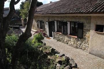 Gîte pour 4 personnes, avec balcon et jardin à Contes