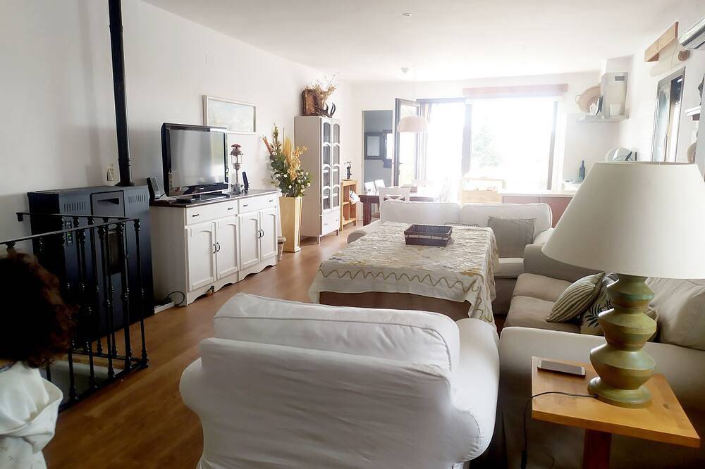 Rural house in Sierra de Aracena, you will enjoy the comfort, nature and calm. in Corterrangel, Aracena