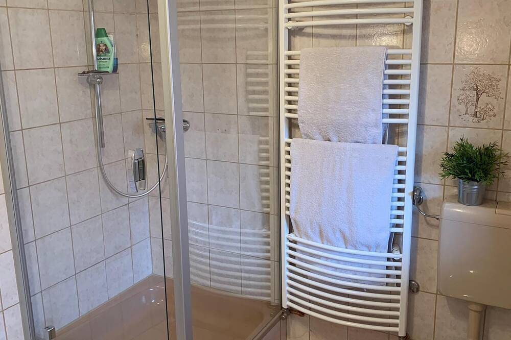 Ganze Wohnung, Seenahe Ferienwohnung mit großem Balkon in Seeshaupt, Starnberger See