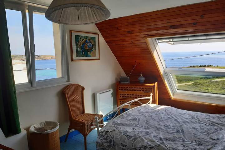 Brittany House with superb sea views, parking available. Pets welcome. in Plogoff, Iroise