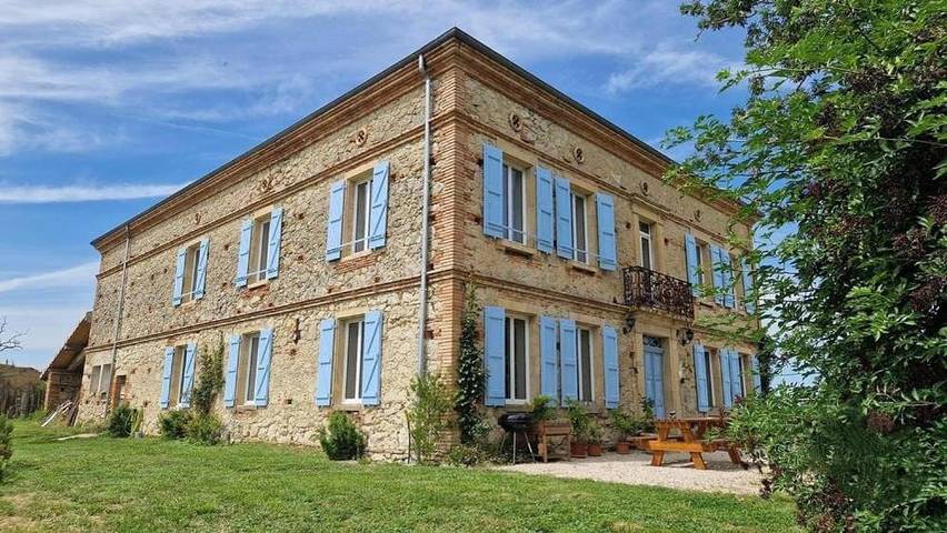 Location de vacances pour 2 personnes, avec terrasse ainsi que jardin et vue à Salvagnac - 3