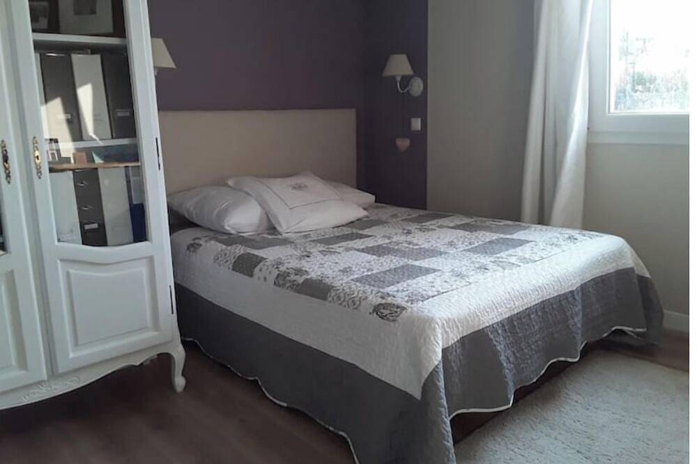 Contemporary house in quiet country setting. in Yssingeaux, Alto Loira