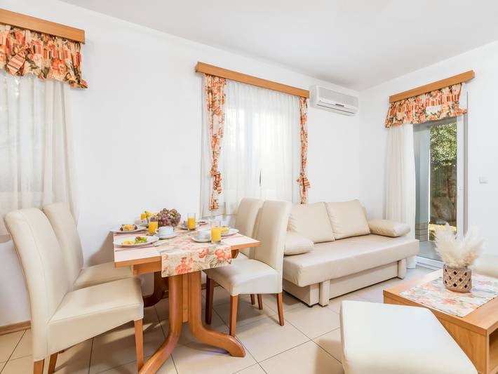 Ferienwohnung für 4 Personen, mit Garten und Balkon in Banjol - 2