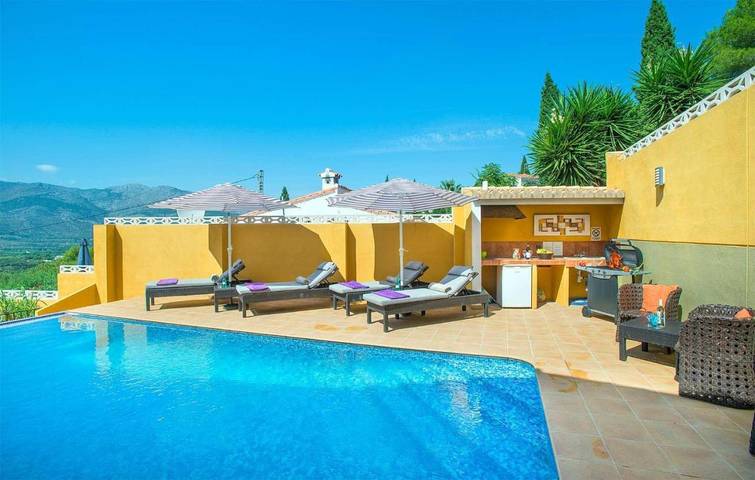 Casa rural para 8 personas, con Balcón y Terraza además de Jardín y Piscina en Orba